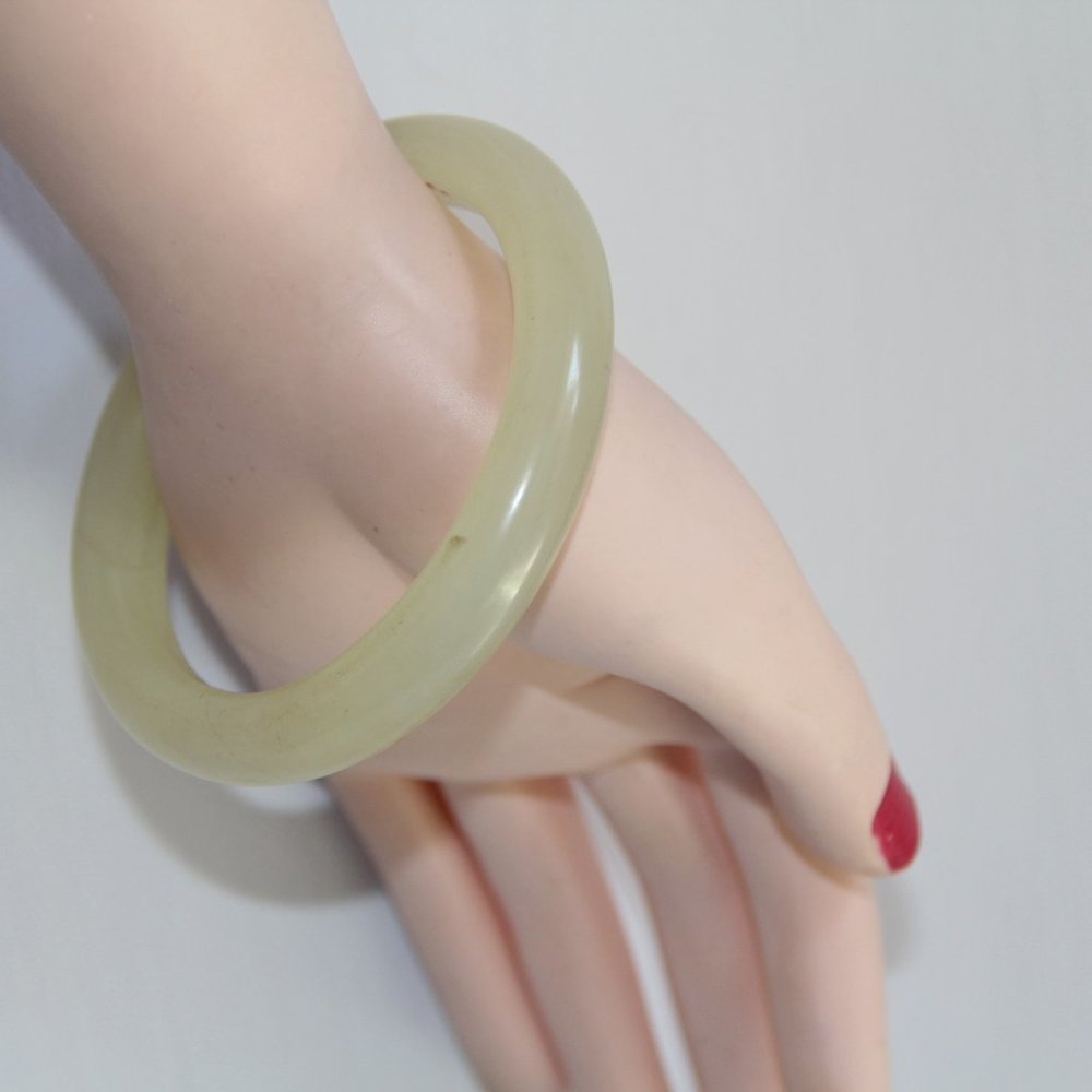 Solid Jade Round Bangle Bracelet - image 4